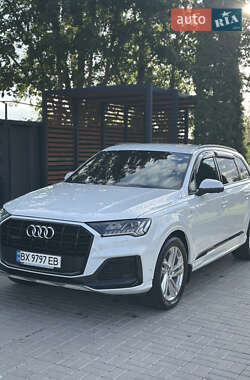 Внедорожник / Кроссовер Audi Q7 2020 в 