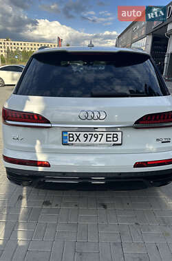 Внедорожник / Кроссовер Audi Q7 2020 в 