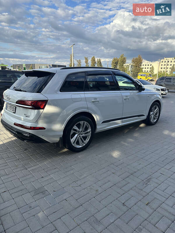 Позашляховик / Кросовер Audi Q7 2020 в Дунаївцях