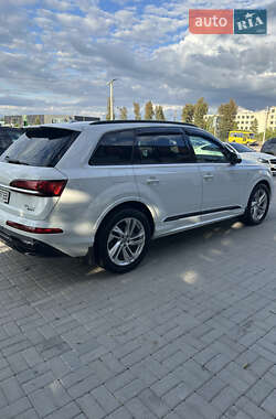 Внедорожник / Кроссовер Audi Q7 2020 в 