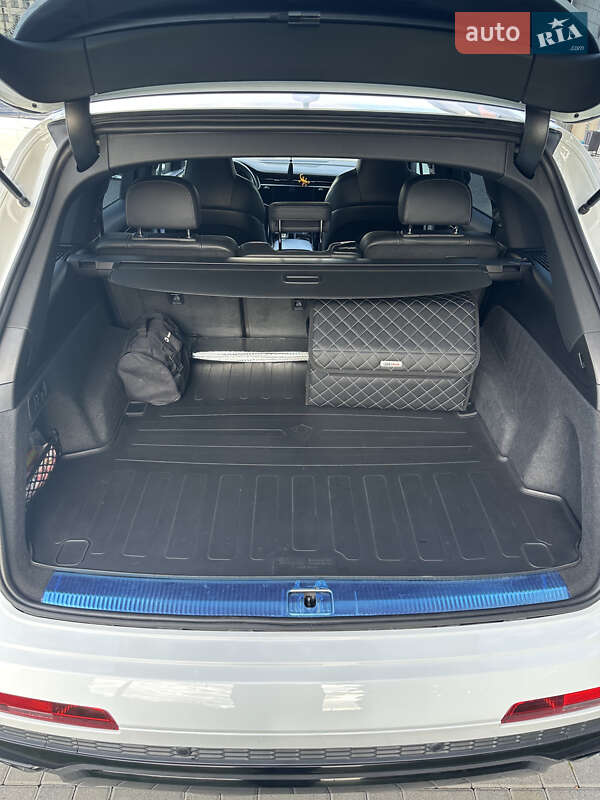 Позашляховик / Кросовер Audi Q7 2020 в Дунаївцях