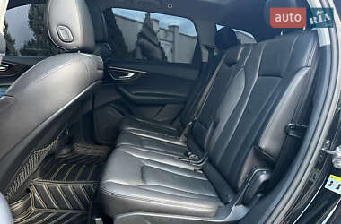 Позашляховик / Кросовер Audi Q7 2017 в 
