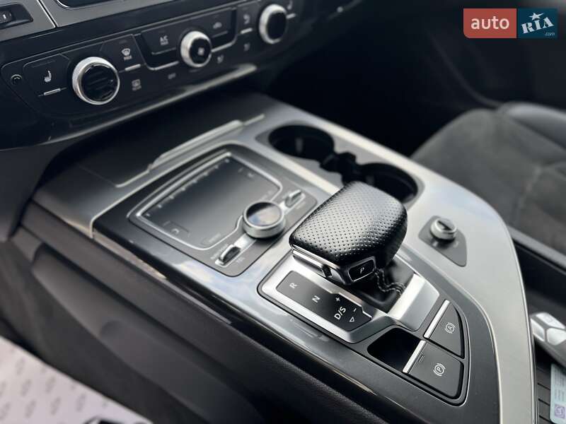 Внедорожник / Кроссовер Audi Q7 2016 в Луцке