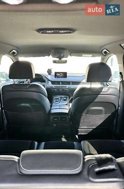 Внедорожник / Кроссовер Audi Q7 2016 в 