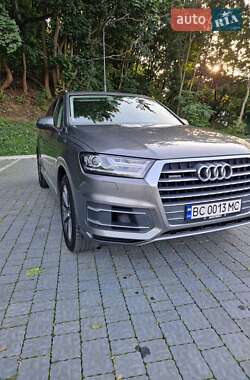 Внедорожник / Кроссовер Audi Q7 2016 в 