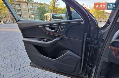 Внедорожник / Кроссовер Audi Q7 2016 в 