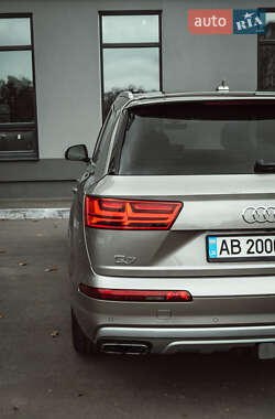 Внедорожник / Кроссовер Audi Q7 2016 в 