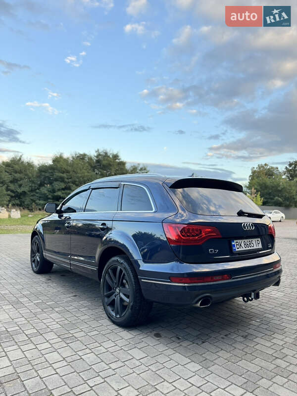 Позашляховик / Кросовер Audi Q7 2012 в Сарнах