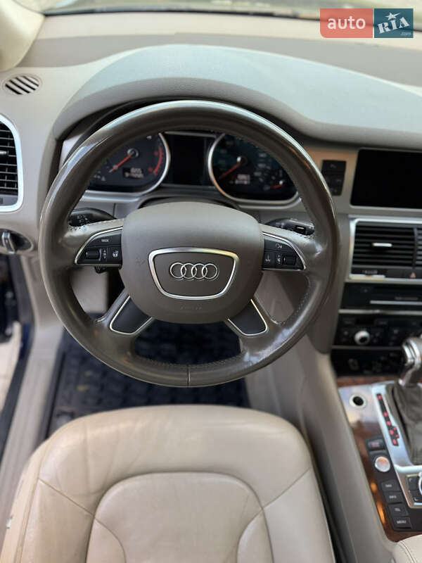 Позашляховик / Кросовер Audi Q7 2012 в Сарнах