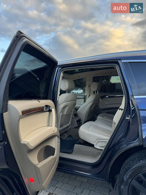 Позашляховик / Кросовер Audi Q7 2012 в Сарнах
