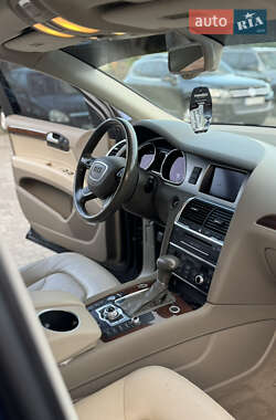 Позашляховик / Кросовер Audi Q7 2012 в 