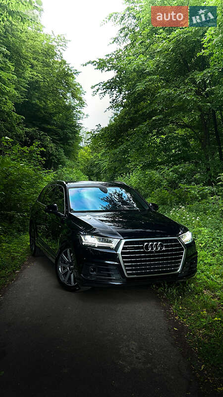Внедорожник / Кроссовер Audi Q7 2016 в 
