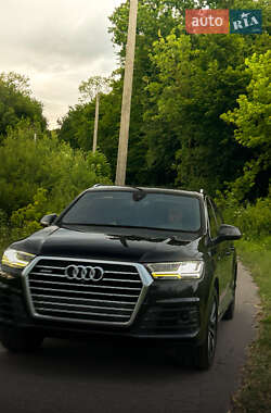 Внедорожник / Кроссовер Audi Q7 2016 в 