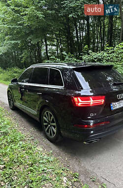 Внедорожник / Кроссовер Audi Q7 2016 в 