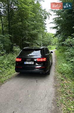 Внедорожник / Кроссовер Audi Q7 2016 в 