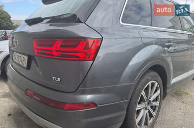 Позашляховик / Кросовер Audi Q7 2017 в 
