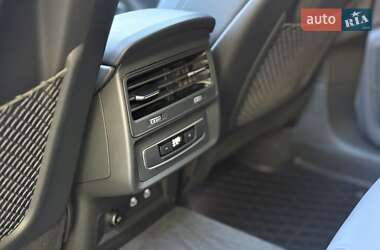Внедорожник / Кроссовер Audi Q7 2022 в 