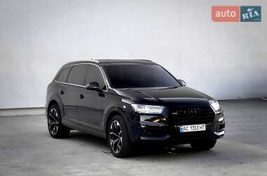 Внедорожник / Кроссовер Audi Q7 2017 в 