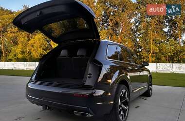 Внедорожник / Кроссовер Audi Q7 2017 в 