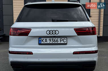 Внедорожник / Кроссовер Audi Q7 2017 в 