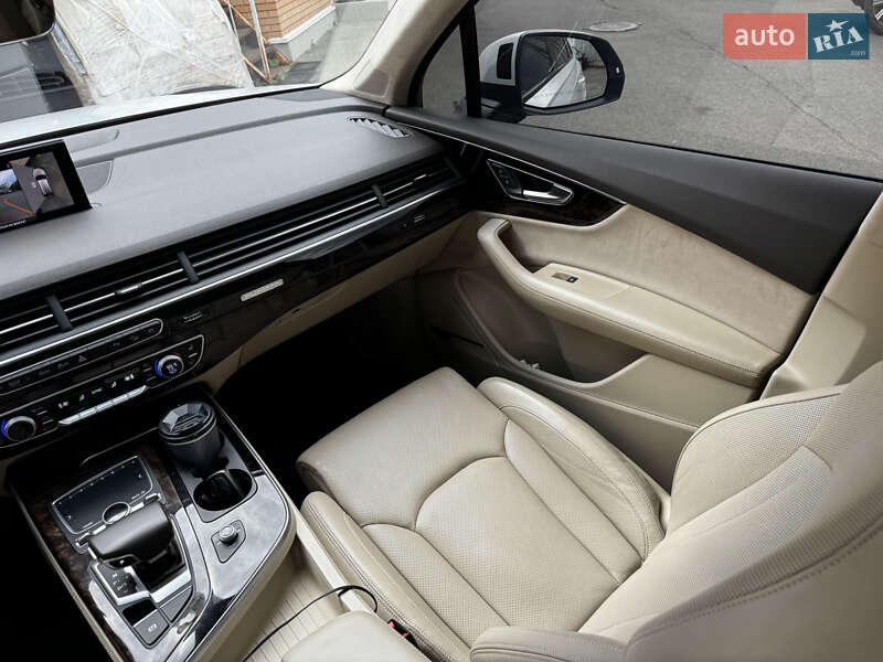 Внедорожник / Кроссовер Audi Q7 2017 в Киеве