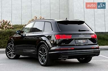 Позашляховик / Кросовер Audi Q7 2017 в 
