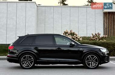 Позашляховик / Кросовер Audi Q7 2017 в 