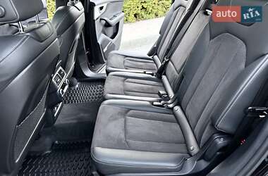 Позашляховик / Кросовер Audi Q7 2017 в 