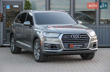Внедорожник / Кроссовер Audi Q7 2016 в 