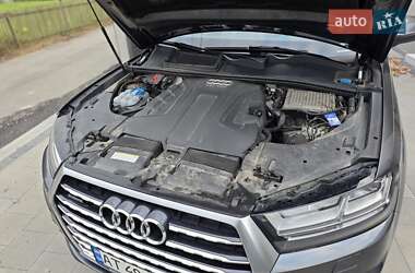 Внедорожник / Кроссовер Audi Q7 2016 в 