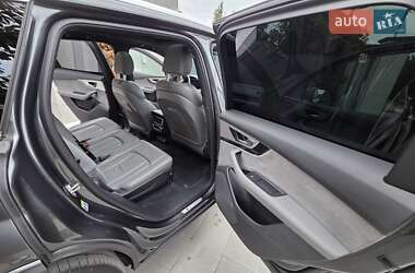 Внедорожник / Кроссовер Audi Q7 2016 в 