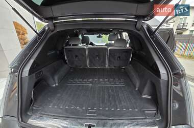 Внедорожник / Кроссовер Audi Q7 2016 в 