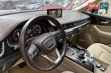 Позашляховик / Кросовер Audi Q7 2018 в 