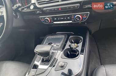 Позашляховик / Кросовер Audi Q7 2016 в 