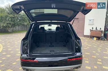 Позашляховик / Кросовер Audi Q7 2016 в 