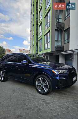 Внедорожник / Кроссовер Audi Q7 2021 в 