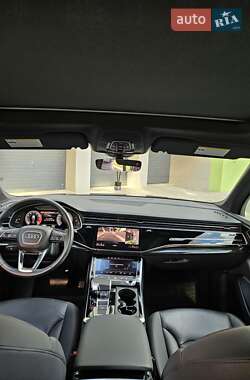 Внедорожник / Кроссовер Audi Q7 2021 в 