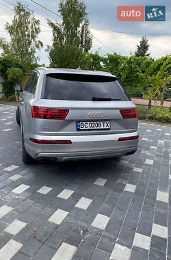 Позашляховик / Кросовер Audi Q7 2016 в 