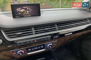 Позашляховик / Кросовер Audi Q7 2016 в 