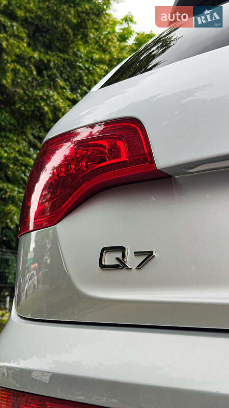 Позашляховик / Кросовер Audi Q7 2011 в Луцьку