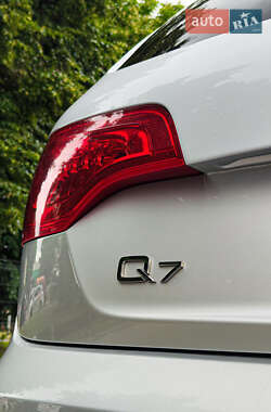 Внедорожник / Кроссовер Audi Q7 2011 в 