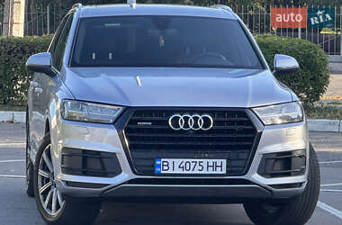 Позашляховик / Кросовер Audi Q7 2018 в 