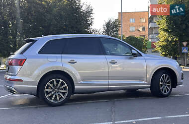 Позашляховик / Кросовер Audi Q7 2018 в 