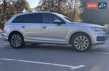 Позашляховик / Кросовер Audi Q7 2018 в 