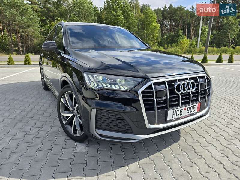 Позашляховик / Кросовер Audi Q7 2020 в 
