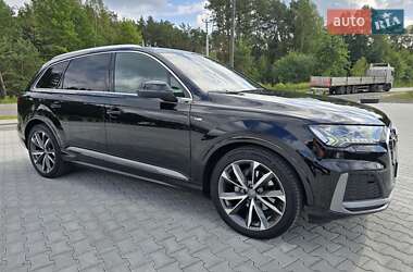 Позашляховик / Кросовер Audi Q7 2020 в 