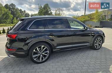 Позашляховик / Кросовер Audi Q7 2020 в 