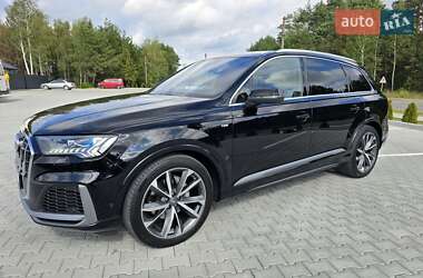 Позашляховик / Кросовер Audi Q7 2020 в 