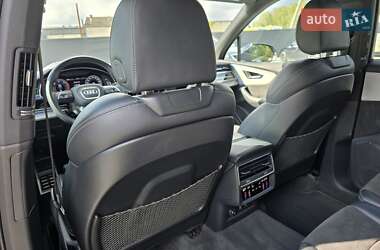 Позашляховик / Кросовер Audi Q7 2020 в 