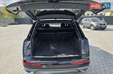 Позашляховик / Кросовер Audi Q7 2020 в 
